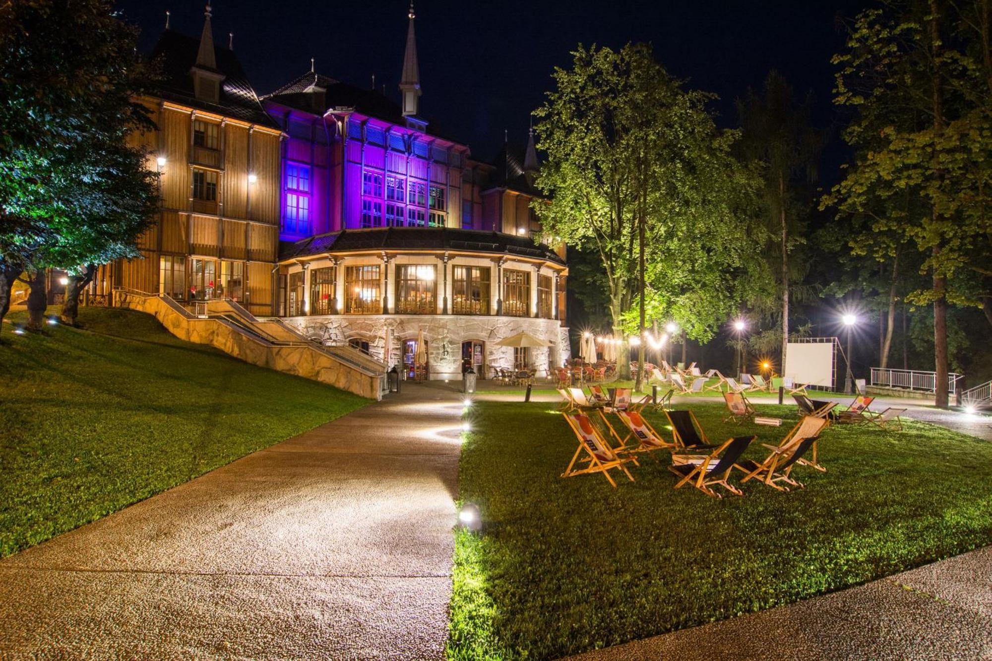 Pieniny Grand Hotel シュツァブニツァ エクステリア 写真